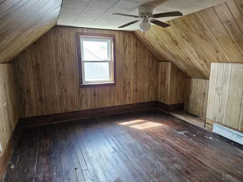 Bedroom - 120 E Wayne St, Geff, IL 62842 photo 2 of 3