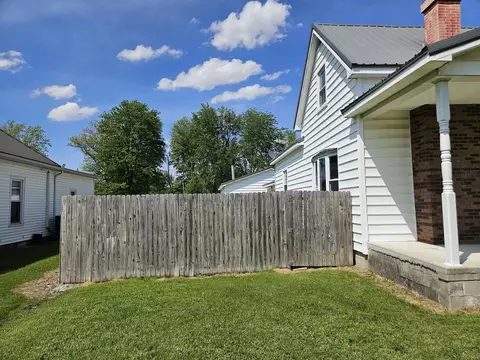 Exterior - 120 E Wayne St, Geff, IL 62842 photo 2 of 9