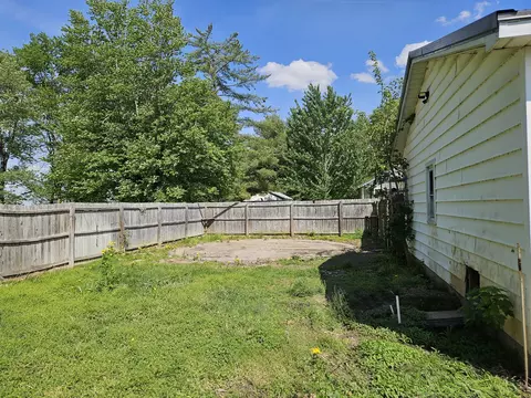 Exterior - 120 E Wayne St, Geff, IL 62842 photo 8 of 9