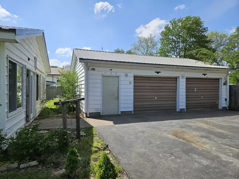 Exterior - 120 E Wayne St, Geff, IL 62842 photo 3 of 9