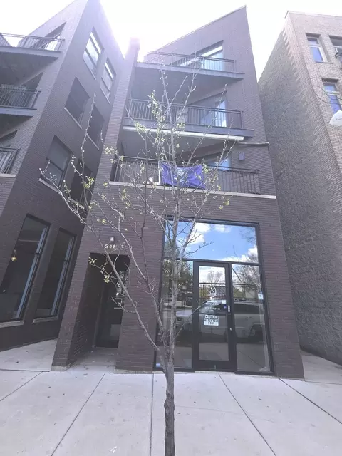 2419 W Madison St #3, Chicago, IL 60612
