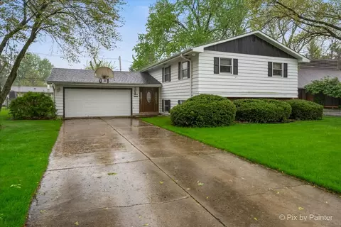 244 Arapahoe Trl, Carol Stream, IL 60188