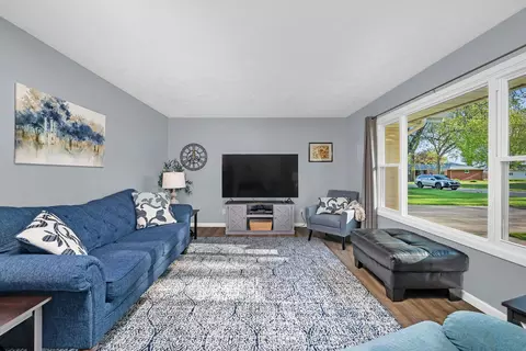 Living - 701 Hill St, Mazon, IL 60444 photo 1 of 3