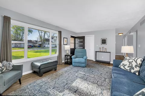Living - 701 Hill St, Mazon, IL 60444 photo 2 of 3