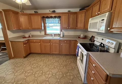 Kitchen - 521 W Mill St, Kewanee, IL 61443 photo 3 of 4