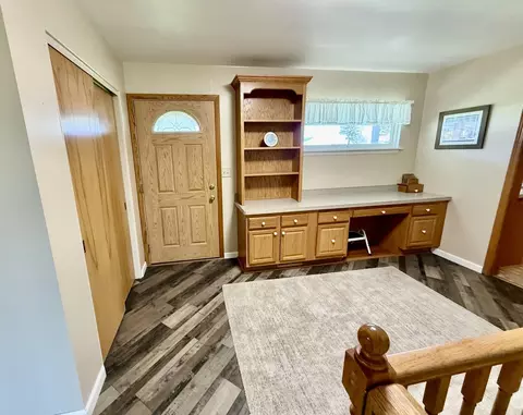 Entry Way - 521 W Mill St, Kewanee, IL 61443 photo 2 of 5