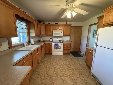 Kitchen - 521 W Mill St, Kewanee, IL 61443 photo 4 of 4