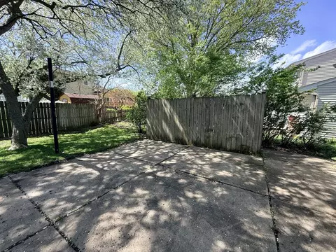 Exterior - 375 Longford Dr, Elgin, IL 60120 photo 6 of 6