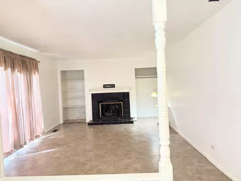 Living - 375 Longford Dr, Elgin, IL 60120 photo 5 of 7