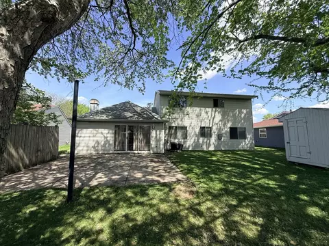 Exterior - 375 Longford Dr, Elgin, IL 60120 photo 4 of 6