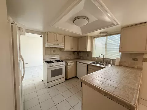 Kitchen - 375 Longford Dr, Elgin, IL 60120 photo 2 of 4