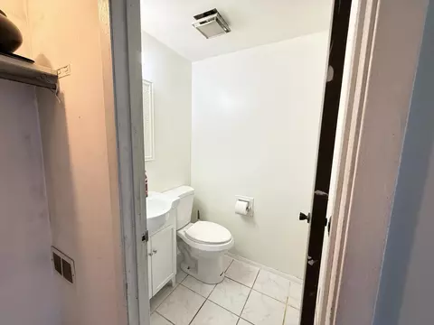 Bath - 375 Longford Dr, Elgin, IL 60120 photo 1 of 6