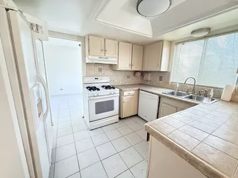 Kitchen - 375 Longford Dr, Elgin, IL 60120 photo 1 of 4