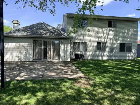 Exterior - 375 Longford Dr, Elgin, IL 60120 photo 3 of 6