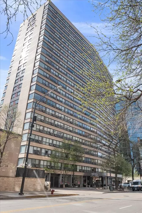 2930 N Sheridan Rd #1704, Chicago, IL 60657