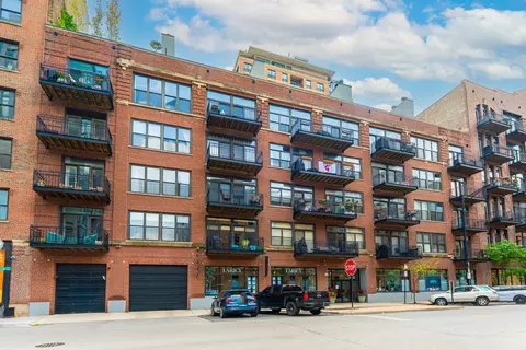 375 W Erie St #206, Chicago, IL 60610