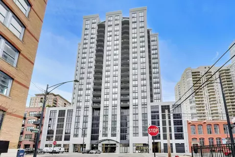 435 W Erie St #701, Chicago, IL 60654