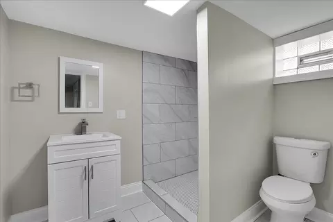 Bath - 9709 S Avalon Ave, Chicago, IL 60628 photo 2 of 2