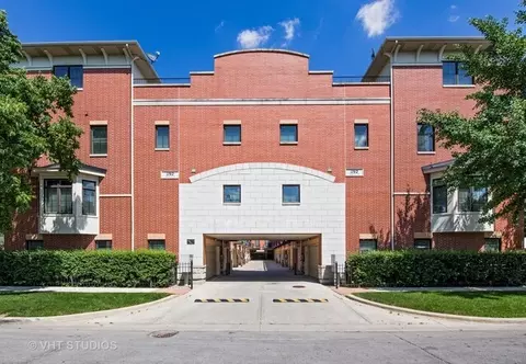 1192 Clarence Ave #2, Oak Park, IL 60304