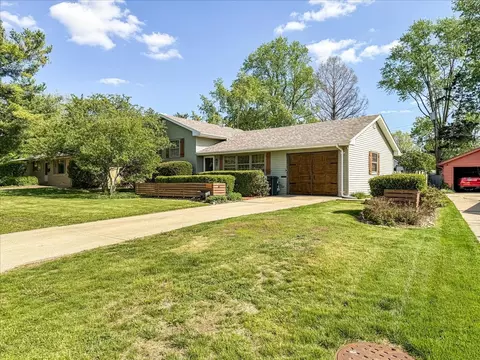 709 E Sunnycrest Dr, Urbana, IL 61801