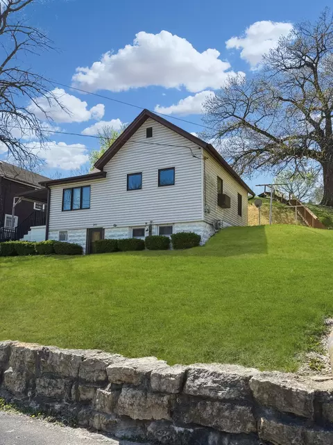 201 Diagonal St, Savanna, IL 61074