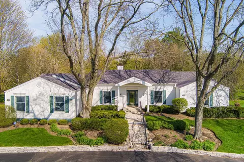 1092 Aberdeen Rd, Inverness, IL 60067