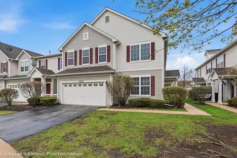 2233 Hillsboro Ct, Aurora, IL 60503