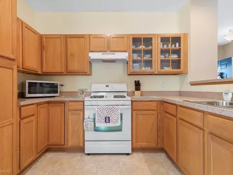 Kitchen - 1307 Broadlawn Dr, Plainfield, IL 60586 photo 2 of 2