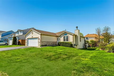 2708 W Lucia Ave, Waukegan, IL 60085