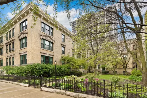 533 W Melrose St #3F, Chicago, IL 60657