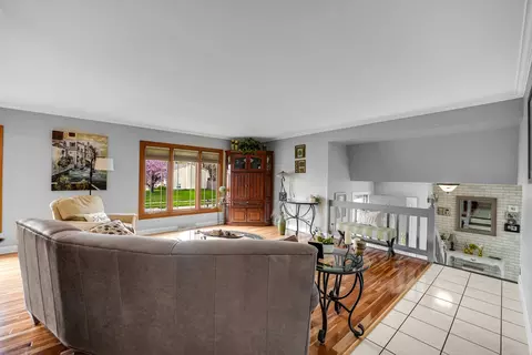 Entry Way - 920 Harrison Ln, Hoffman Estates, IL 60192 photo 1 of 2