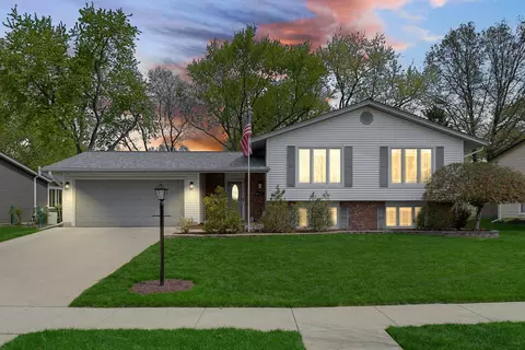 Exterior - 920 Harrison Ln, Hoffman Estates, IL 60192 photo 2 of 6