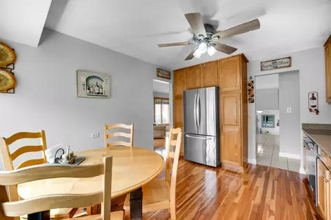 Kitchen - 920 Harrison Ln, Hoffman Estates, IL 60192 photo 3 of 3