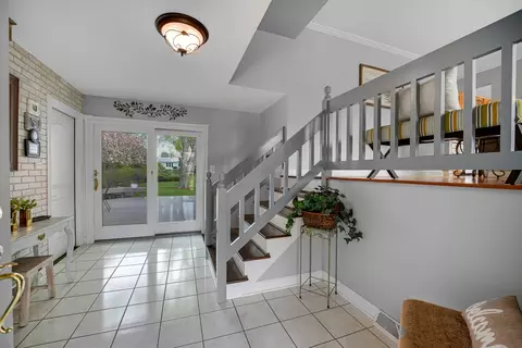 Entry Way - 920 Harrison Ln, Hoffman Estates, IL 60192 photo 2 of 2