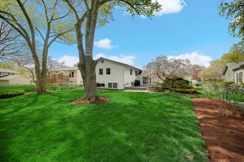 Exterior - 920 Harrison Ln, Hoffman Estates, IL 60192 photo 4 of 6