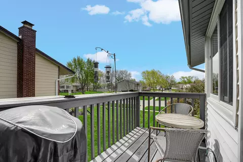 Exterior - 920 Harrison Ln, Hoffman Estates, IL 60192 photo 6 of 6