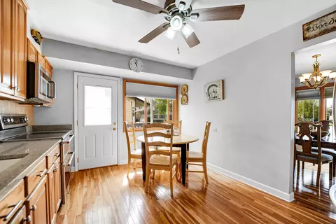 Kitchen - 920 Harrison Ln, Hoffman Estates, IL 60192 photo 2 of 3