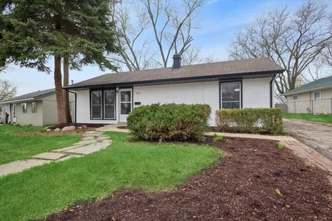 972 Osage Ct, Carpentersville, IL 60110