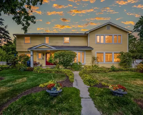 83 N Park Blvd, Glen Ellyn, IL 60137