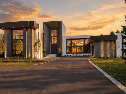 101 S Remington Dr, Barrington Hills, IL 60010