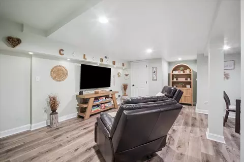 Living - 223 Shawnee Cir, Bartlett, IL 60103 photo 2 of 2