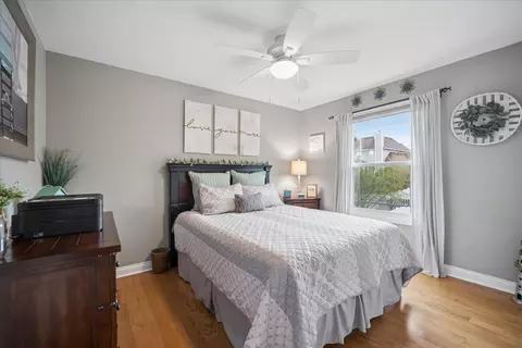 Bedroom - 223 Shawnee Cir, Bartlett, IL 60103 photo 3 of 4