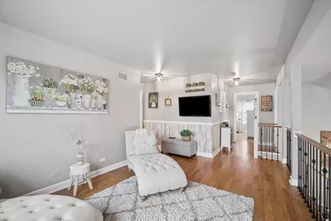 Entry Way - 223 Shawnee Cir, Bartlett, IL 60103 photo 4 of 4