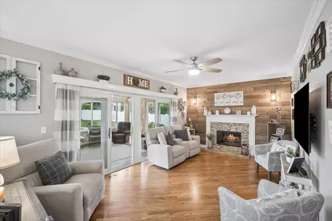 Other - 223 Shawnee Cir, Bartlett, IL 60103 photo 2 of 8