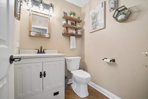 Bath - 223 Shawnee Cir, Bartlett, IL 60103 photo 1 of 3