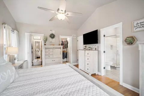 Bedroom - 223 Shawnee Cir, Bartlett, IL 60103 photo 2 of 4