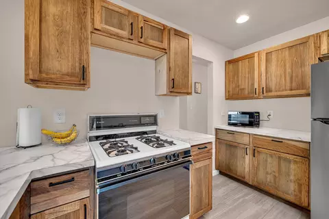 Kitchen - 180 Kristina Dr, Bourbonnais, IL 60914 photo 4 of 7