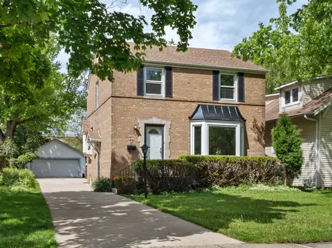204 Parkview Rd, Riverside, IL 60546