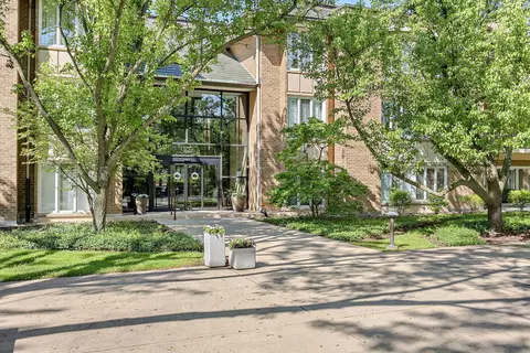 2 Oak Brook Club Dr #C310, Oak Brook, IL 60523