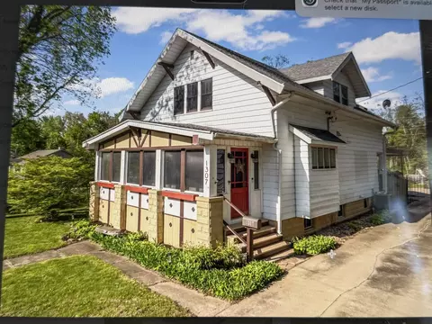 1307 S Linden St, Normal, IL 61761